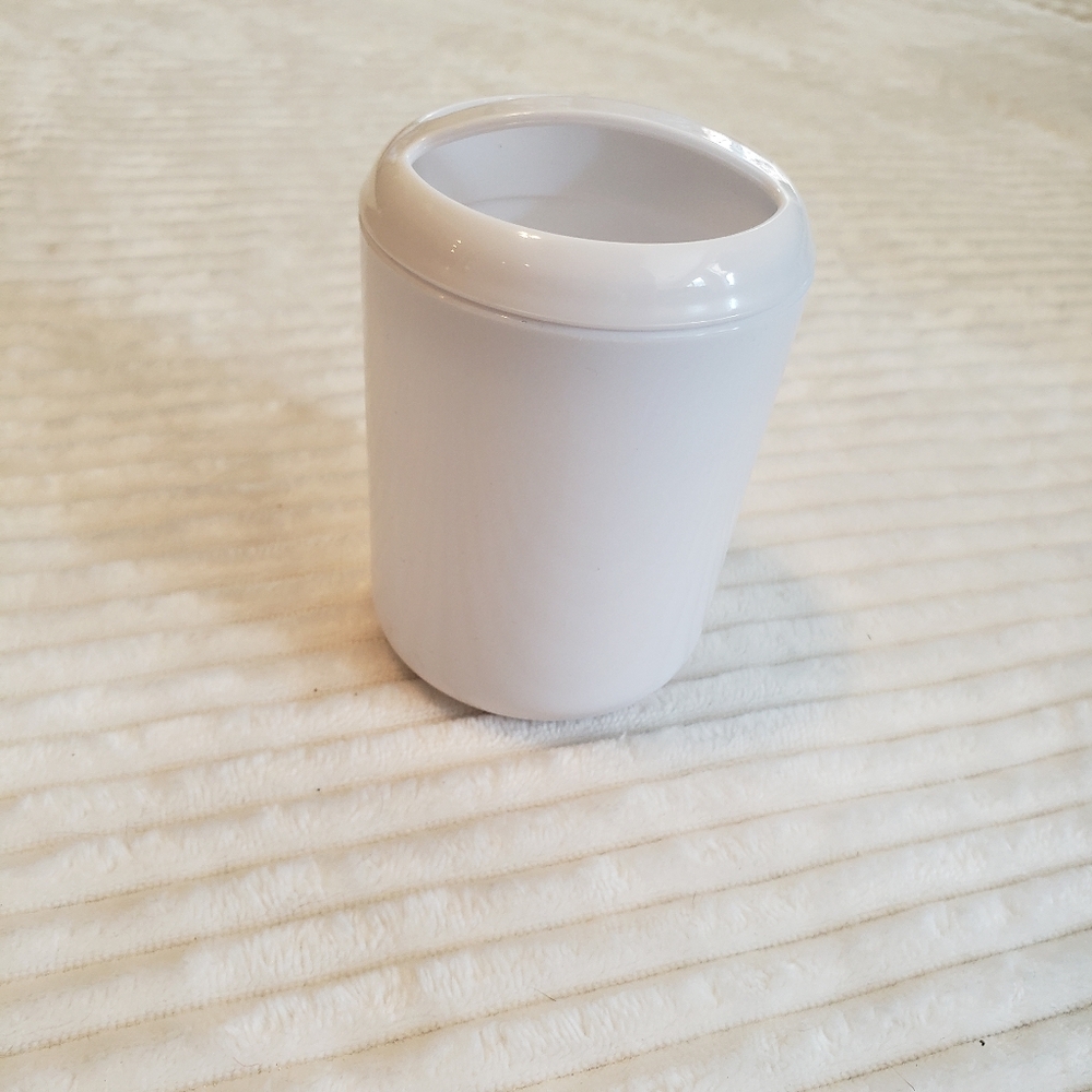 FREE W/ PURCHASE White Plastic Toothbrush Or Pen Holder